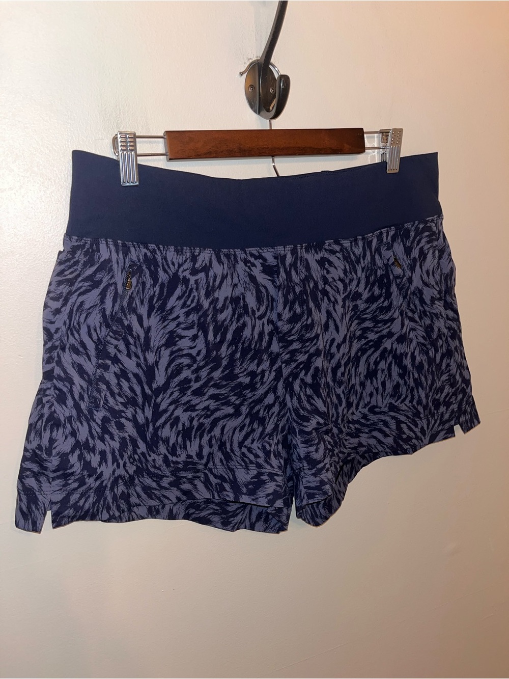 Athleta Women's Trekkie North Shorts Blue Size 14 EUC Quick Dry Hiking Outdoor - Picture 2 of 7